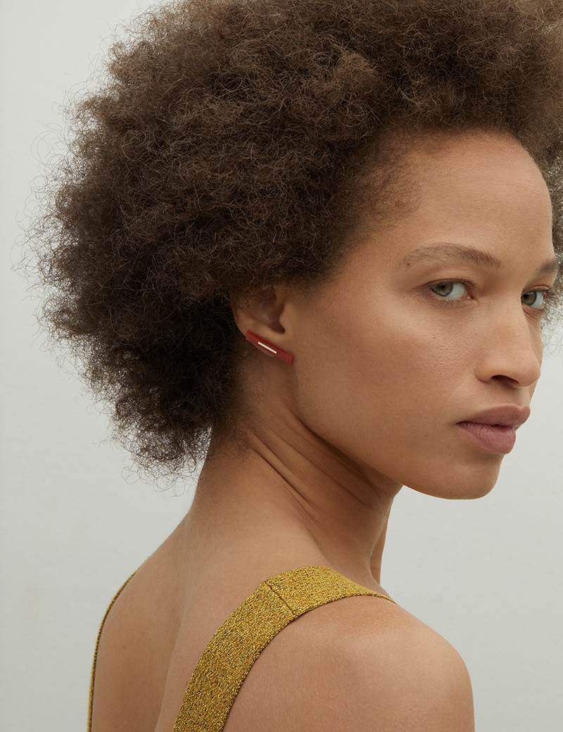 CARNELIAN STONE STUD